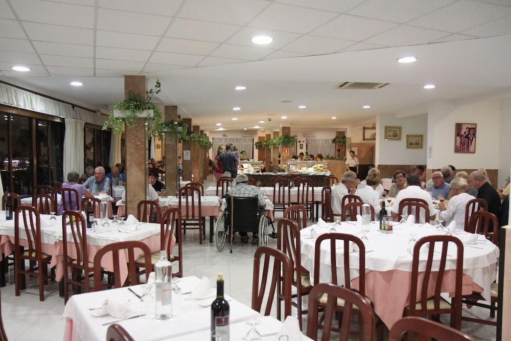 רוזס Hotel Univers מראה חיצוני תמונה