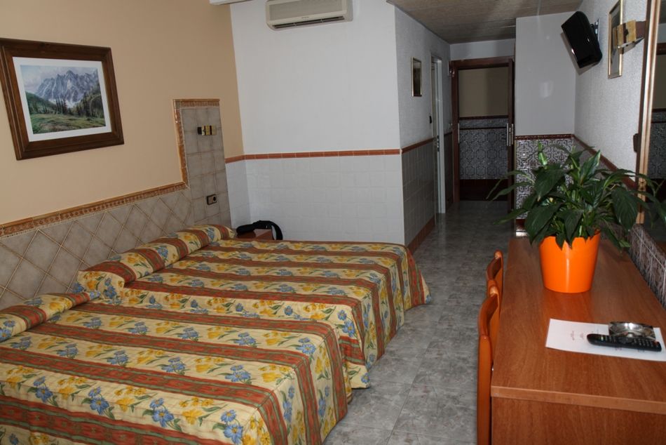רוזס Hotel Univers מראה חיצוני תמונה