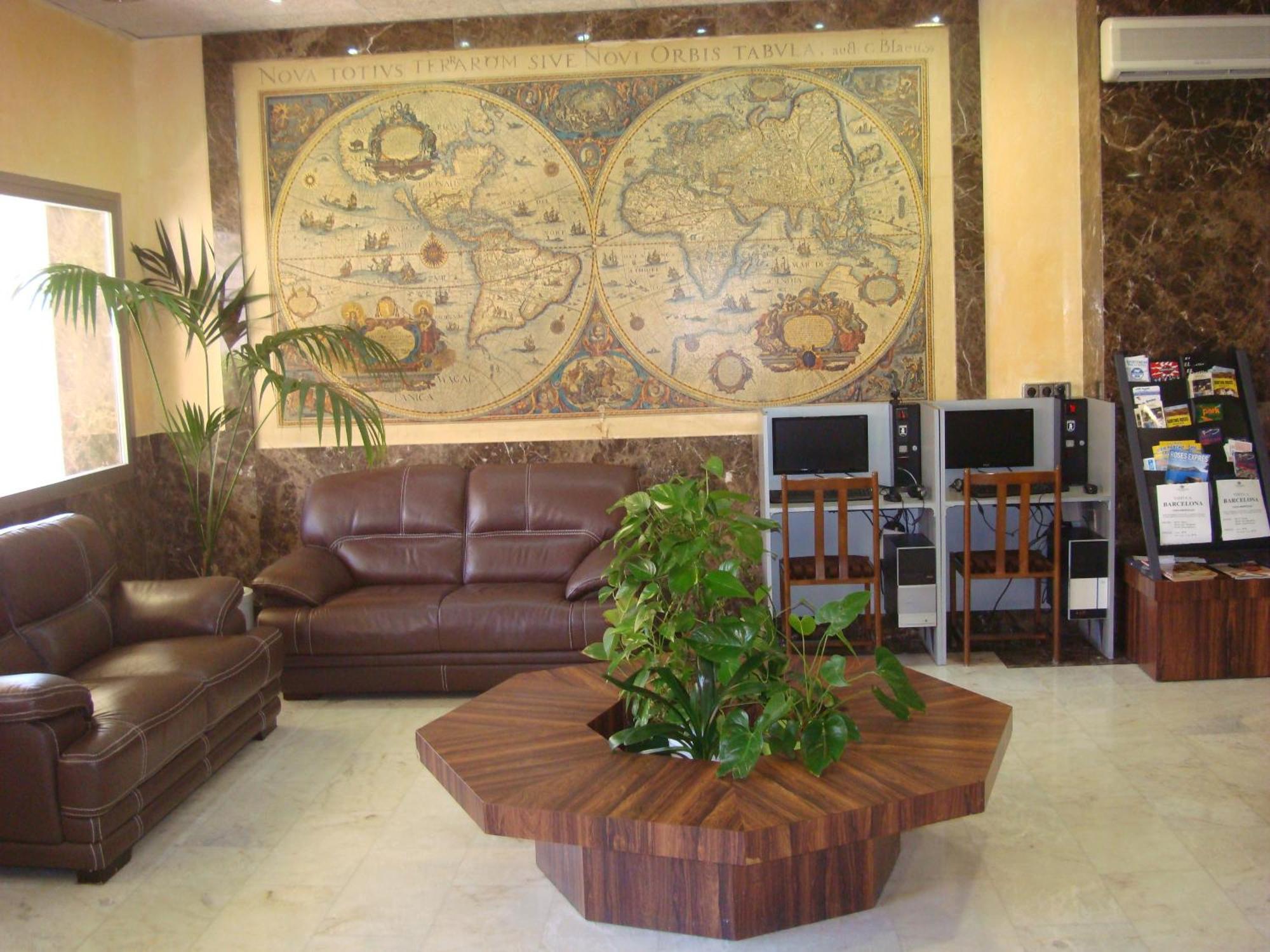 רוזס Hotel Univers מראה חיצוני תמונה