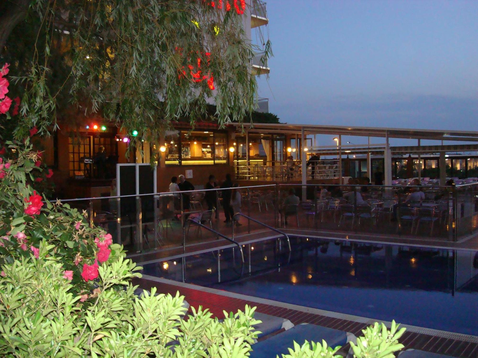 רוזס Hotel Univers מראה חיצוני תמונה
