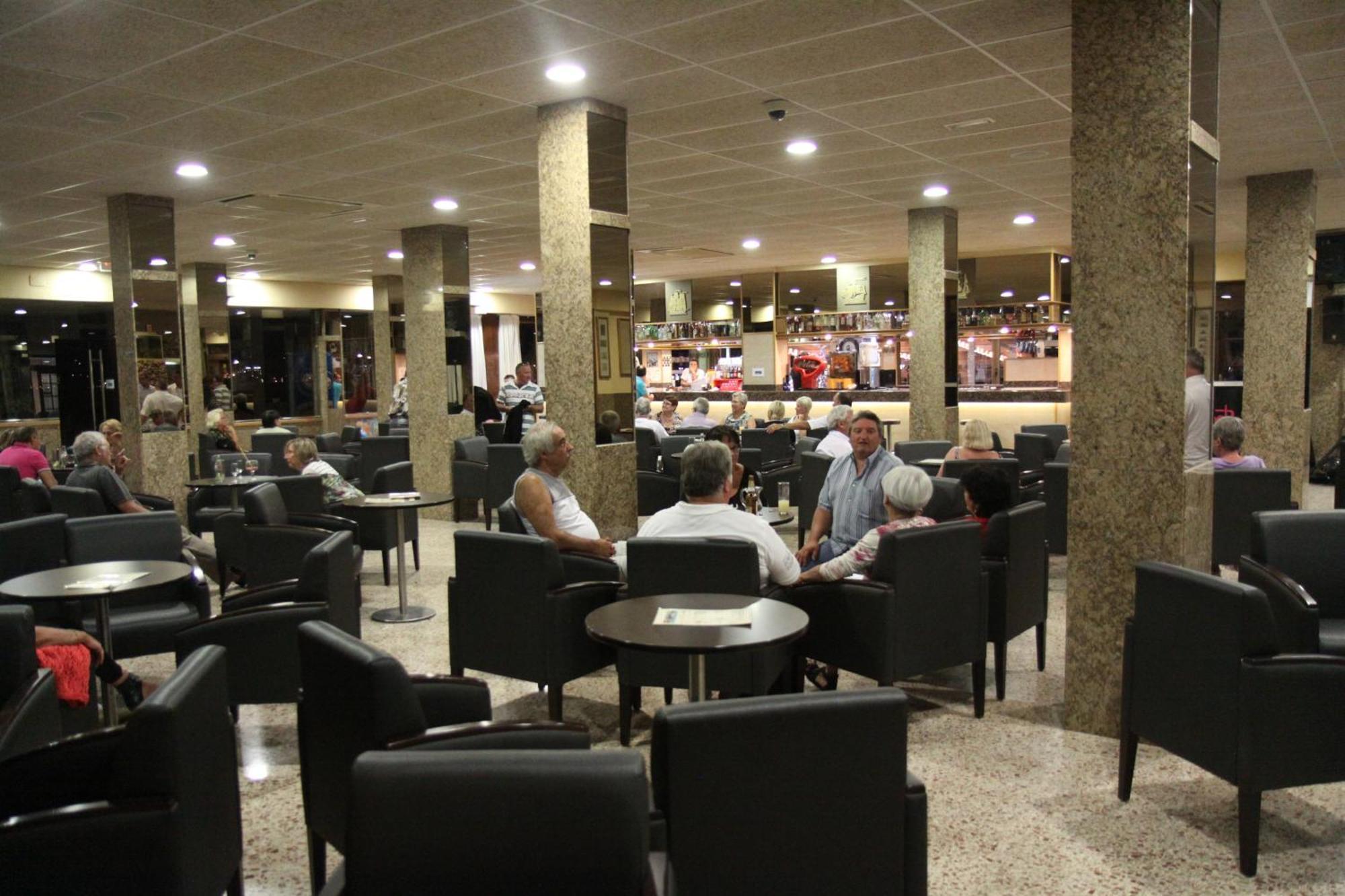 רוזס Hotel Univers מראה חיצוני תמונה