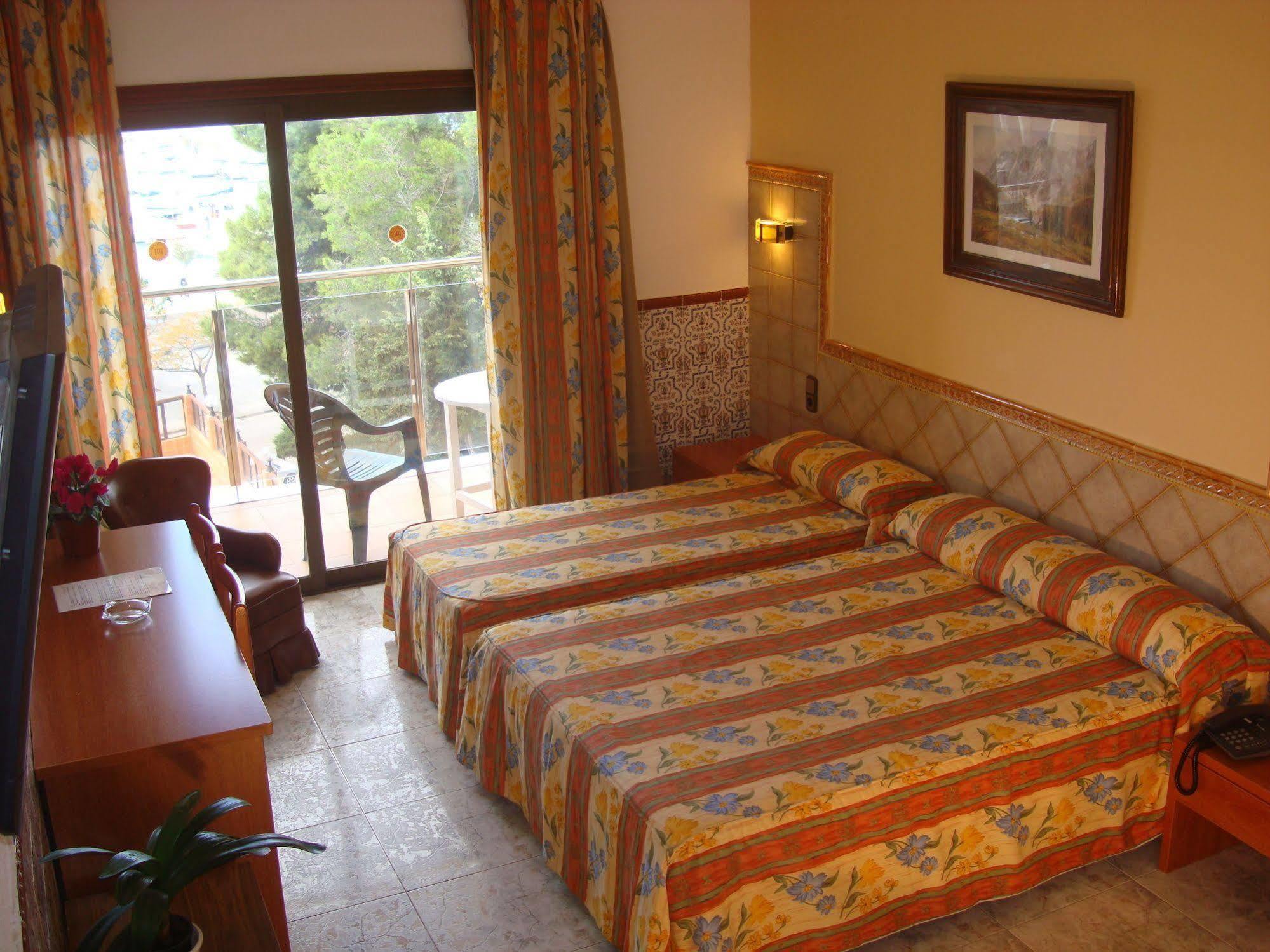 רוזס Hotel Univers מראה חיצוני תמונה