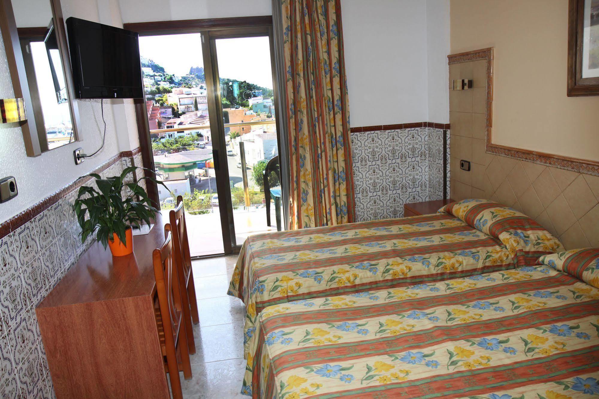 רוזס Hotel Univers מראה חיצוני תמונה
