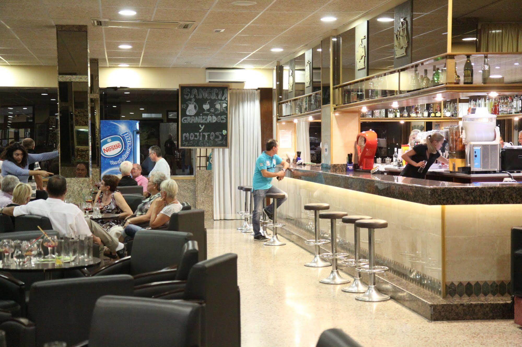 רוזס Hotel Univers מראה חיצוני תמונה